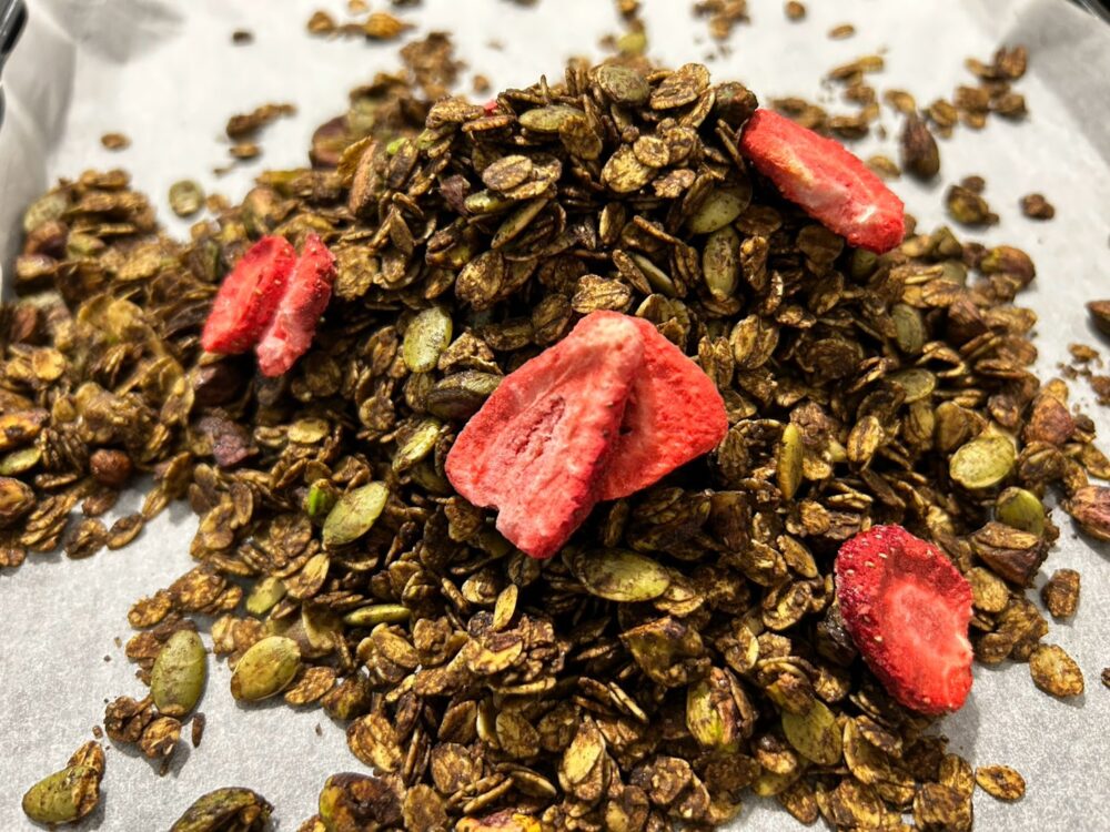 【預購】台東鹿野紅烏龍 × 開心果 × 草莓燕麥脆片｜GRAIN MAMA
